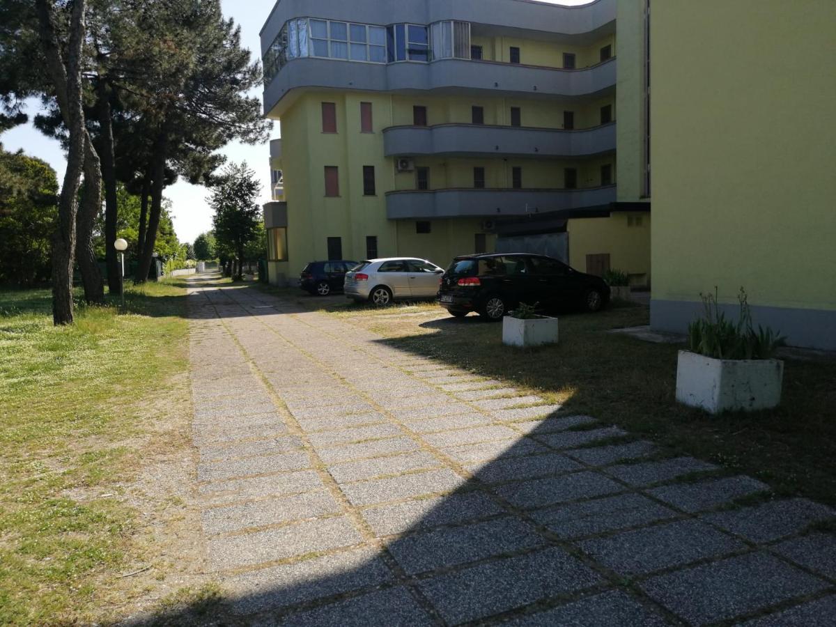 La Dolce Vita - Apartment With Shared Pool And Large Terrace Lido delle Nazioni Kültér fotó