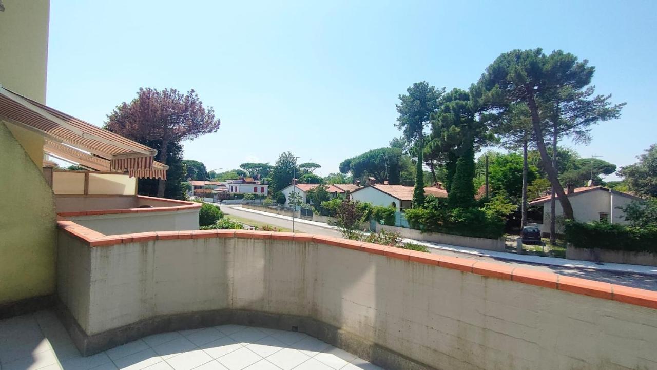 La Dolce Vita - Apartment With Shared Pool And Large Terrace Lido delle Nazioni Kültér fotó
